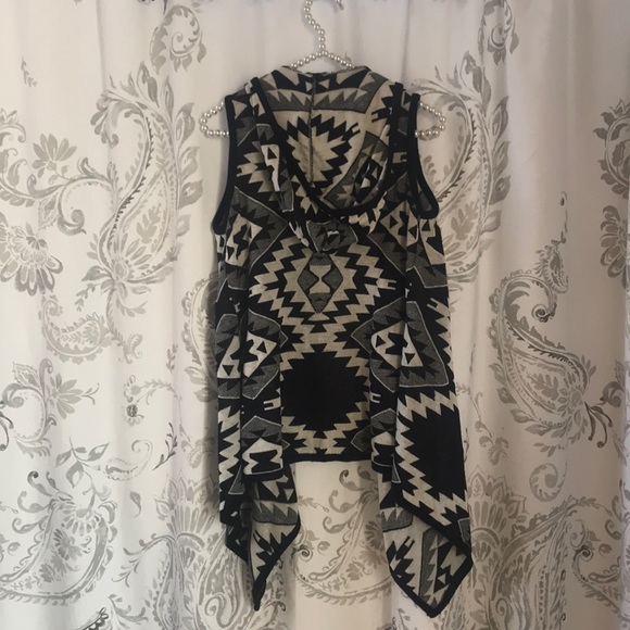 Aztec Sleeveless Cardigan - Picture 6 of 7